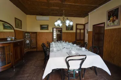 Un restaurante o sitio para comer en La casa del médico