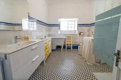 Un baño de La casa del médico