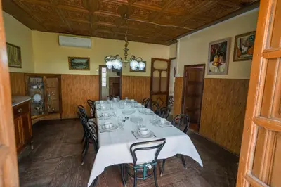 Un restaurante o sitio para comer en La casa del médico