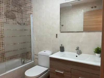 Un baño de Espacioso Dúplex con terraza y vistas