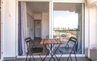 Un balcón o terraza de Beautiful Apartment In Aguadulce
