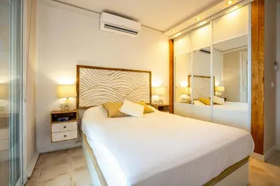 Cama o camas de una habitación en Panorama-Meerblick & hochwertiges Design