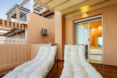 Zona de estar de Panorama-Meerblick & hochwertiges Design