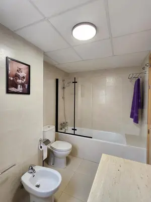 Un baño de Laguna Beach Relax - Terraza, Jacuzzi, Parking