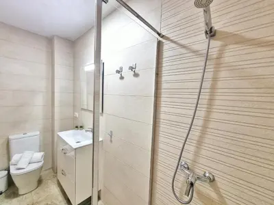 Un baño de CASA, SOL y PLAYA, Cabo de Gata, Almería