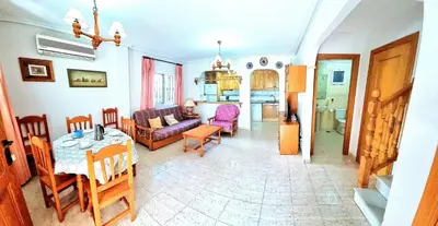 Una cocina o zona de cocina en Chalet 3 dormitorios en VERAMAR 5 con jardín