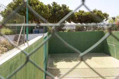 Instalaciones para jugar a tenis o squash en Apto DulcesSueños, Retamar, Cabo de Gata o alrededores