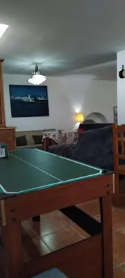 Instalaciones para jugar al ping pong en Cueva En El Geoparque de Granada o alrededores