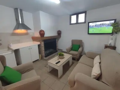 Una televisión o centro de entretenimiento en Casa El Nacimiento