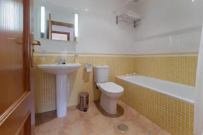 Un baño de R2307 Al Andalus Residencial Vera Playa Almería