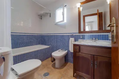 Un baño de R2307 Al Andalus Residencial Vera Playa Almería