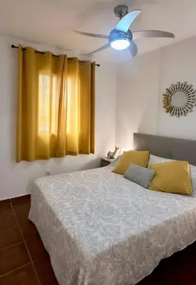Cama o camas de una habitación en Indalia Natura, apartamento nudista en Vera playa