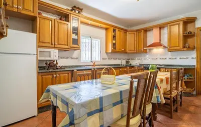Una cocina o zona de cocina en 1- Casa Rural con Piscina Climatizada