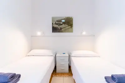 Cama o camas de una habitación en TrendyHomes Retamar III - Playa, piscina y golf