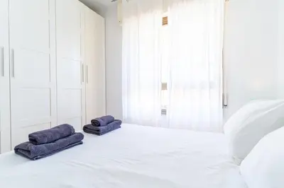 Cama o camas de una habitación en TrendyHomes Retamar III - Playa, piscina y golf