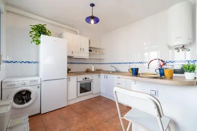 Una cocina o zona de cocina en Casa Ardisia, con terraza y aparcamiento
