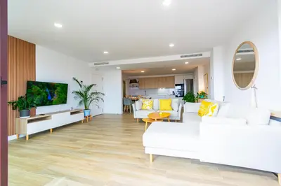 Una televisión o centro de entretenimiento en PREMIUM Magníficas Vistas Panorámicas con Terraza - By Aloha Palma