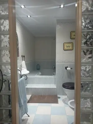 Un baño de Suite privada con terraza chill out