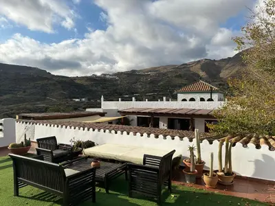 Vista general de una montaña o vista desde la villa