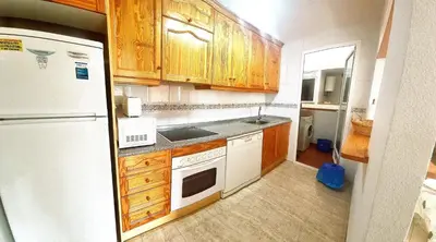Una cocina o zona de cocina en Apartamento 2 dormitorios soleado Veramar 5, 1ª planta