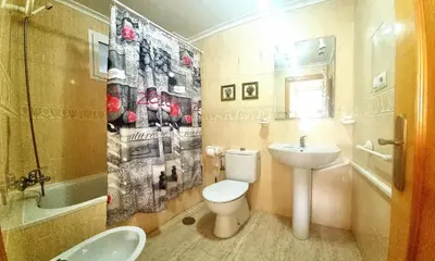 Un baño de Apartamento 2 dormitorios soleado Veramar 5, 1ª planta