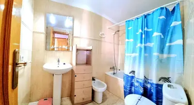 Un baño de Ático VERAMAR 1 frente a piscina dos dormitorios