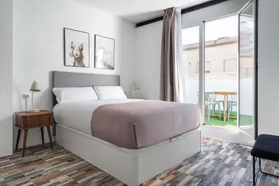 Cama o camas de una habitación en Limehome Almeria Hernan Cortes