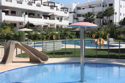 Piscina en o cerca de Azucenas, apto en residencial de lujo.