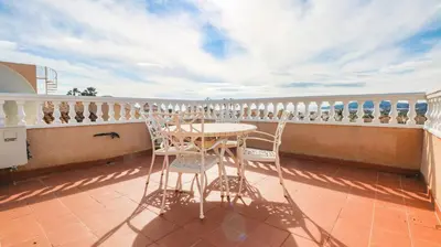Un balcón o terraza de Vila Guapa - Villa de dos dormitorios en San Juan de los Terreros