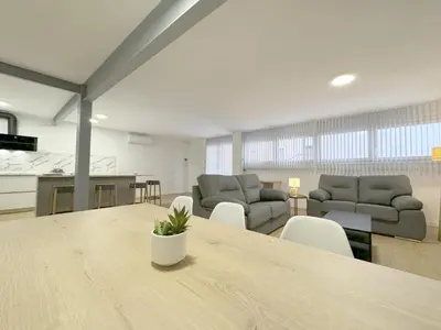 Plano de Amplio Apartamento con Parking y en el Centro