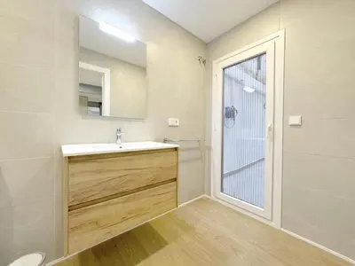 Plano de Amplio Apartamento con Parking y en el Centro