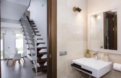 Un baño de La Villa Dorada