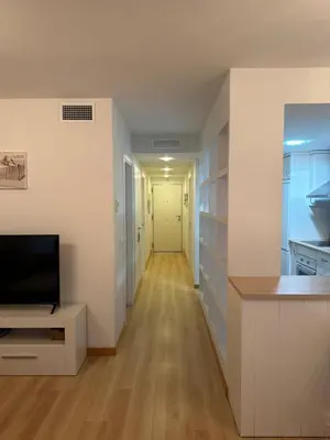 Una televisión o centro de entretenimiento en Alborada Ático - junto a playa