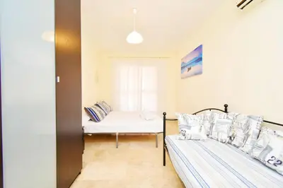 Cama o camas de una habitación en Expoholidays - Porto fino 2 dormitorios