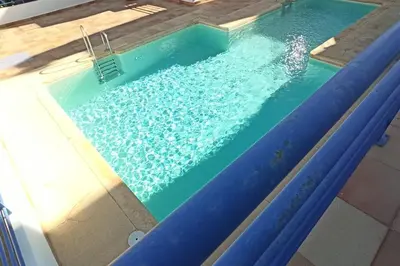 Piscina en o cerca de 2 Bed Apt - Close To Beach - Pool - Balcony