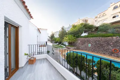 Piscina en o cerca de Los Genoveses 6