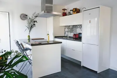 Una cocina o zona de cocina en 2BR Apartment with Free Parking in Almería City Center - Air Conditioning