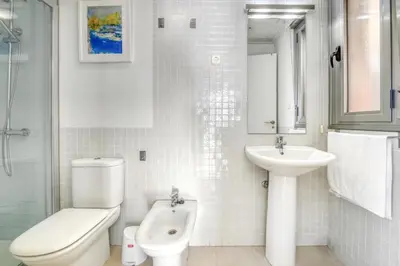 Un baño de 2 BR - Above sea - Beachfront
