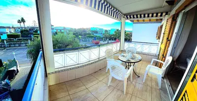 Un balcón o terraza de Ático VERAMAR 3 1 dormitorio con vistas al mar 2º línea de playa