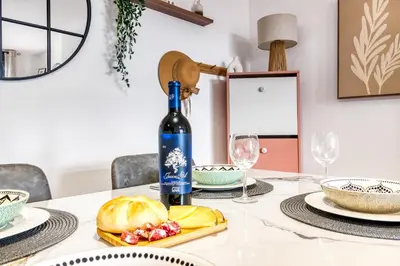Bebidas en Oasis in Los Collados - 2BR - Pool & Garden