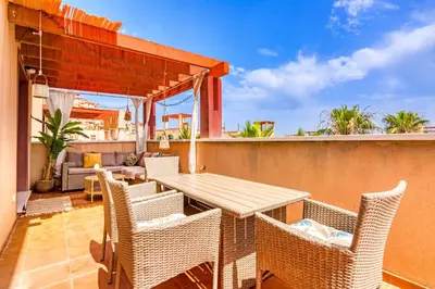 Un balcón o terraza de Oasis in Los Collados - 2BR - Pool & Garden