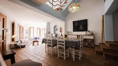 Una televisión o centro de entretenimiento en Casa Nieto con vistas al mar