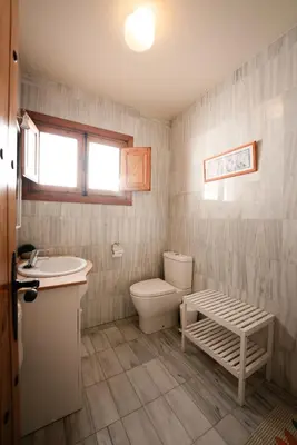 Un baño de Casa Nieto con vistas al mar