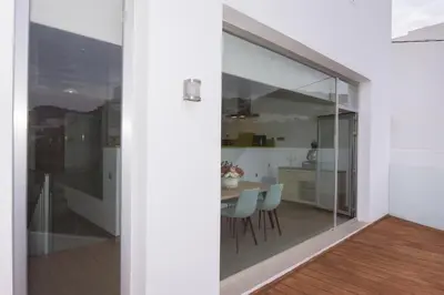 Una cocina o zona de cocina en Fantástica Casa Adosada con Piscina y Parking
