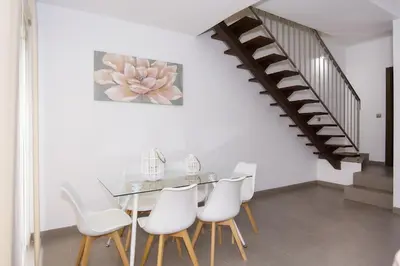 Plano de Fantástica Casa Adosada con Piscina y Parking