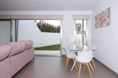Zona de estar de Fantástica Casa Adosada con Piscina y Parking