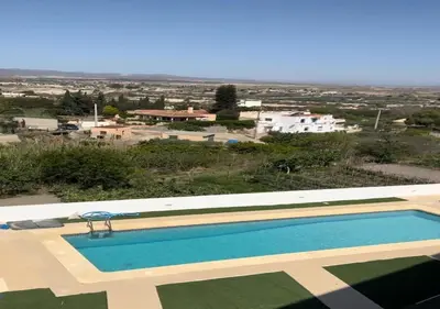 Piscina en o cerca de Fantástica Casa Adosada con Piscina y Parking