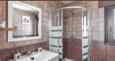 Un baño de casa pura vida