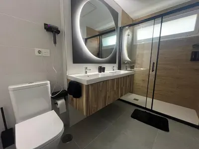 Un baño de Lujo en el centro con parking privado 3