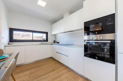 Una cocina o zona de cocina en TrendyHomes San Jose